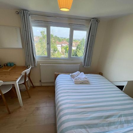 Velvet Hotell Whetstone Eksteriør bilde